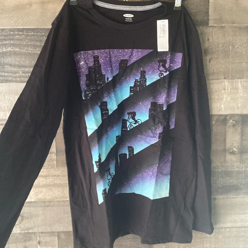 Boys juniors 14/16 long sleeve black T-shirt with cityscape biker